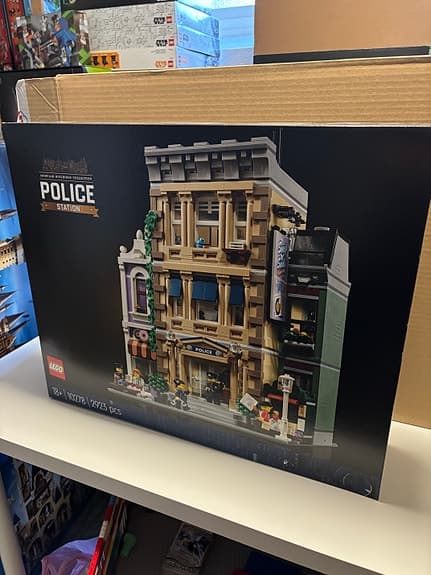 Lego 10278 Police Station byggsats 2923 bitar