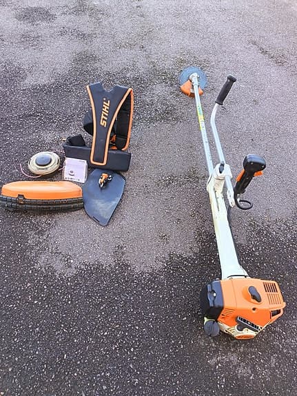 Stihl fs 480 röjsåg med sele och trimmerhuvud