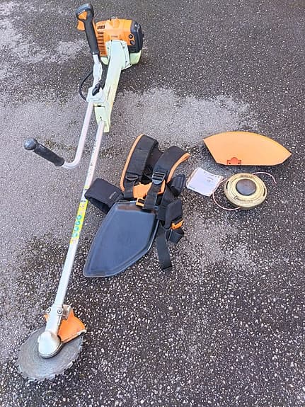Stihl fs 480 röjsåg med sele och trimmerhuvud
