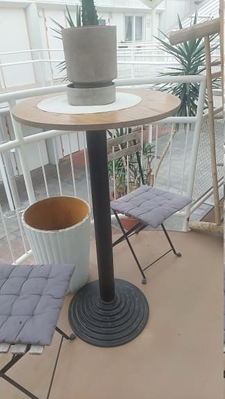 Solid Ståbord med utbytbar skiva.