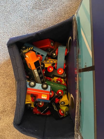BRIO leksakståg med träjärnväg och fordon