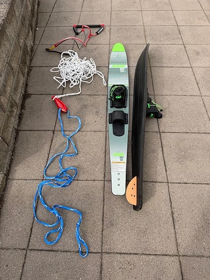 Vattenskidor med draglina