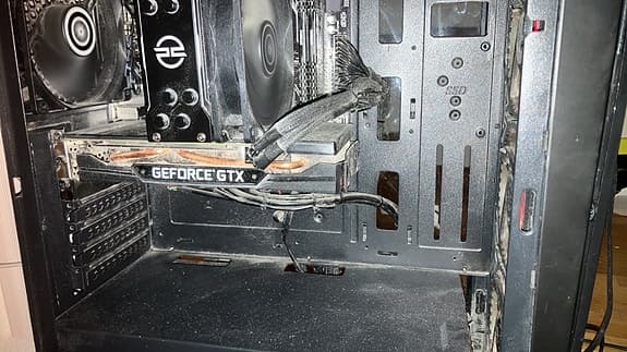 Bra Gaming stationär dator/Pc specialist dator . Med tangentbord,mus ock skärm