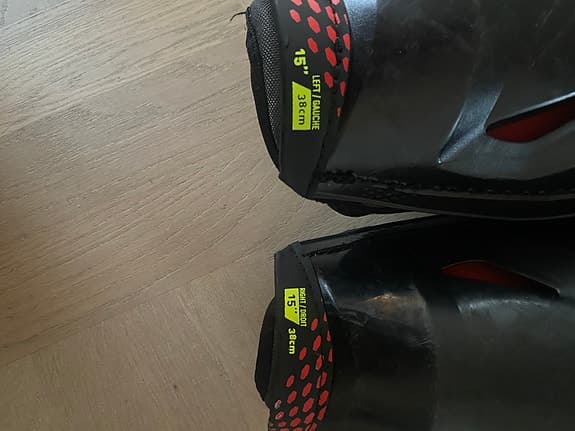 Hockeybenskydd från Bauer