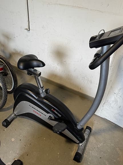 Energetics och Christopeit CT 310 motionscyklar grå svart