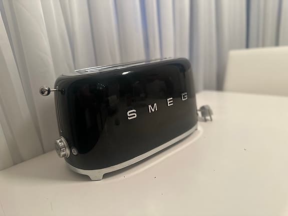 Brödrost från SMEG – 4 skivor, nästan ny