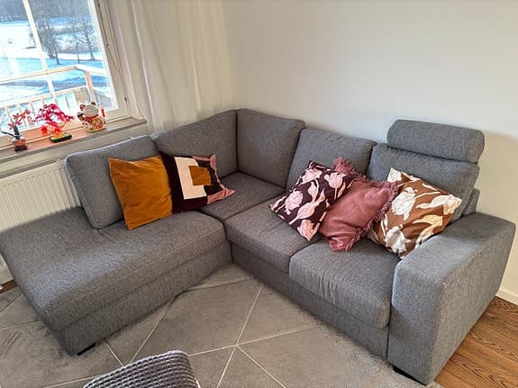 🛋️ Snygg och bekväm hörnsoffa till salu – i mycket fint skick!