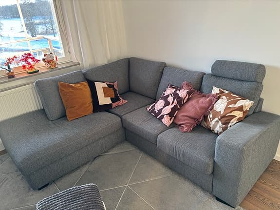 🛋️ Snygg och bekväm hörnsoffa till salu – i mycket fint skick!