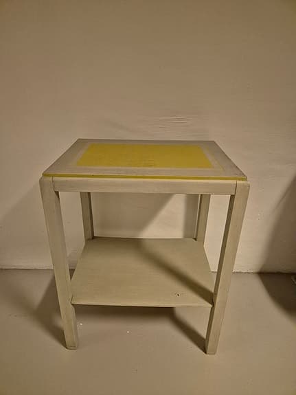 Sängbord / nattduksbord målat