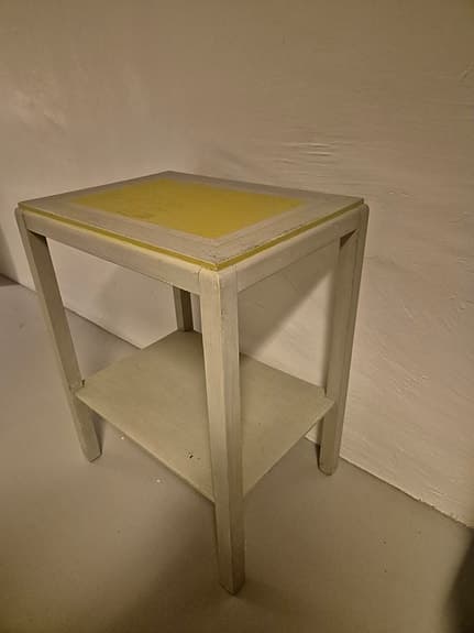 Sängbord / nattduksbord målat