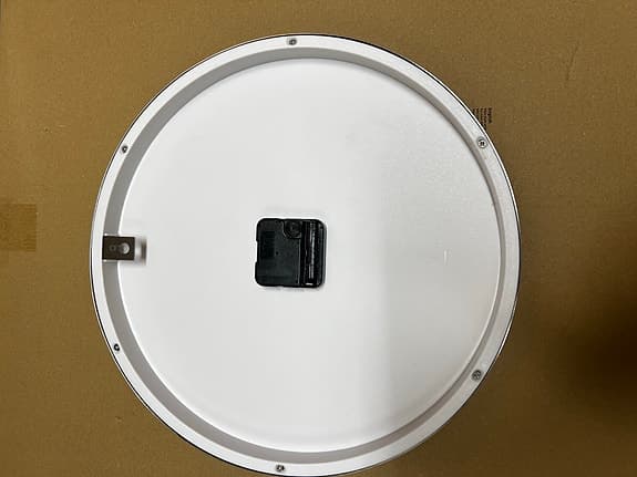 Zack väggklocka vit metall