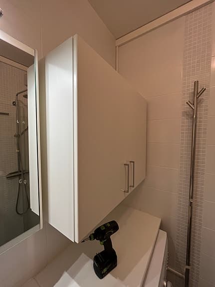 Väggskåp badrum med dubbeldörrar vit