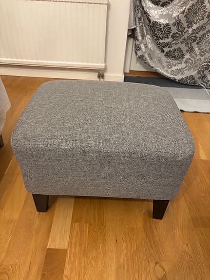 Mio fotpall / fåtölj / pall möbler inredning vardagsrum grå textil