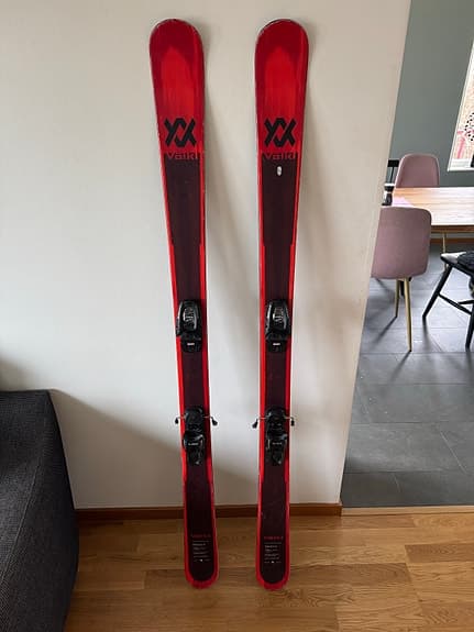 Völkl Mantra Jr alpinskidor 158 cm röd