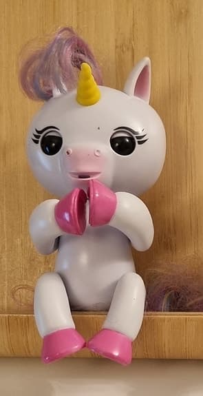 Fingerlings Unicorn. Jättekul leksaker för barn med ljud&rörelse!!!