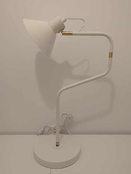 Bordslampa Read, vit/mässing