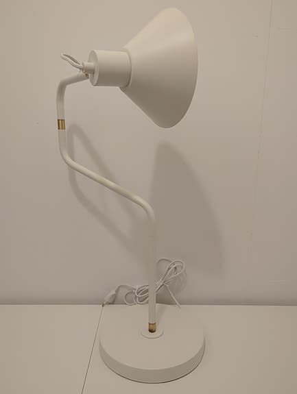Bordslampa Read, vit/mässing