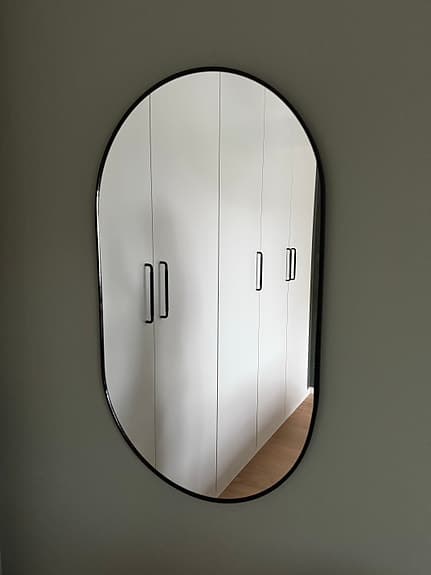 Rusta spegel oval svart