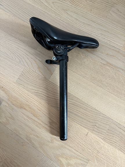 Cykelsadel för barncykel med sadelstolpe svart och snabbhöjdjustering