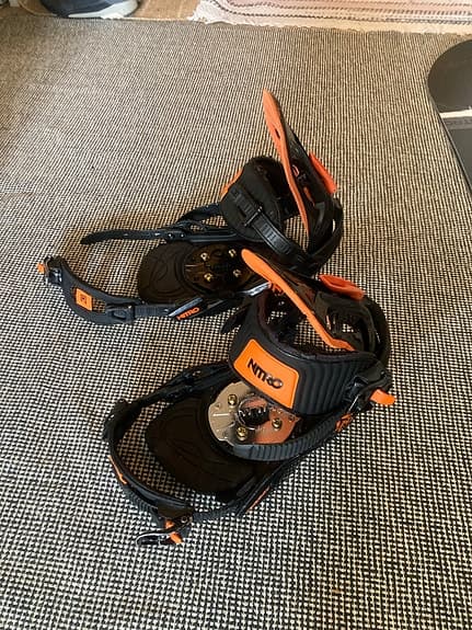 Nitro snowboardbindningar S/M svart orange