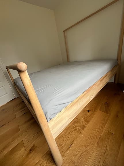 IKEA sängram trä