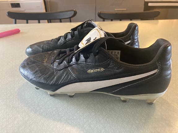 Puma King fotbollsskor svart läder strl 38
