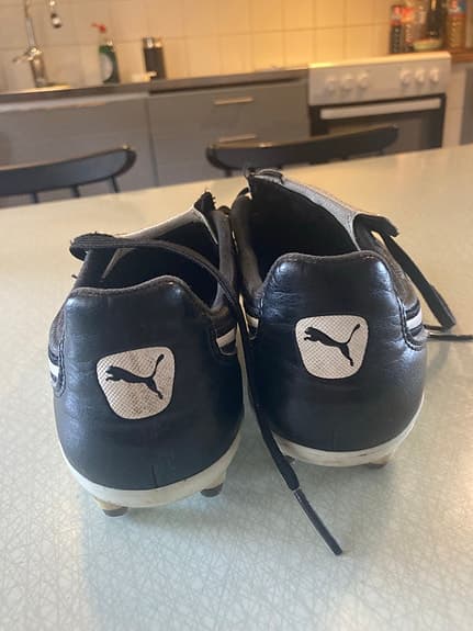 Puma King fotbollsskor svart läder strl 38