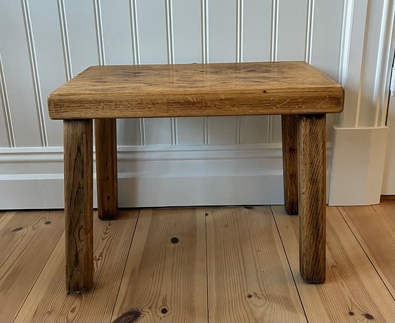 Gedigen pall i fransk ek