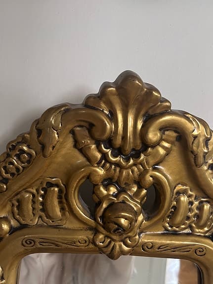 Dekorativ guldspegel i rokoko/barockstil (36 x 74 cm)