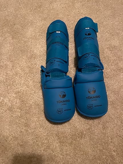 Tokaido benskydd karate blå