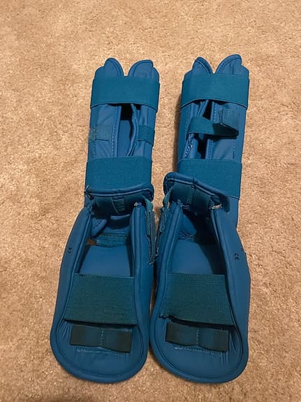 Tokaido benskydd karate blå