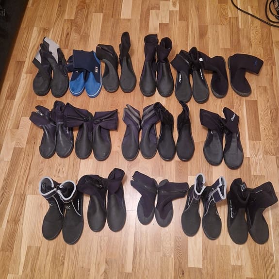 Dykutrustning, Fenor, skor o våthandskar