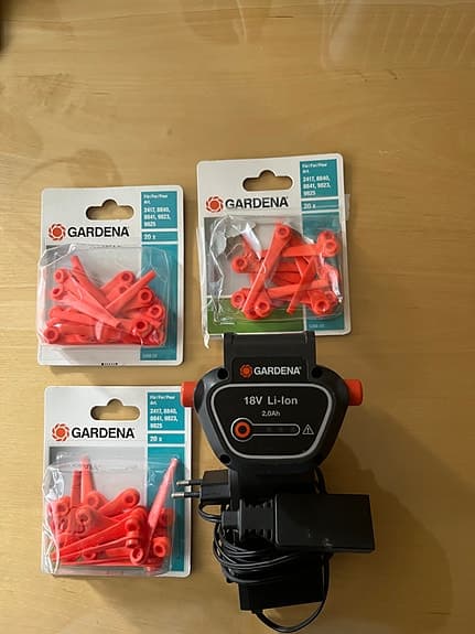Gardena 18V Li-Ion batteri och plastknivar till grästrimmer