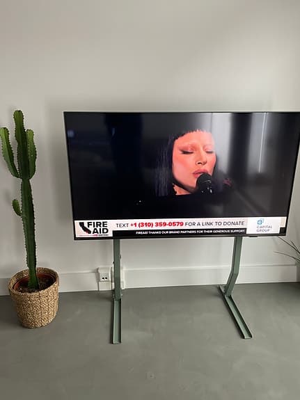 Philips “The One” 55PUS8949 4k Ambilight + Pedestal stand