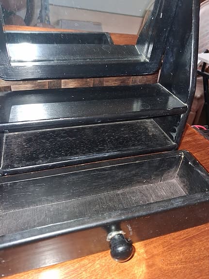 Sminkspegel med låda brun trä