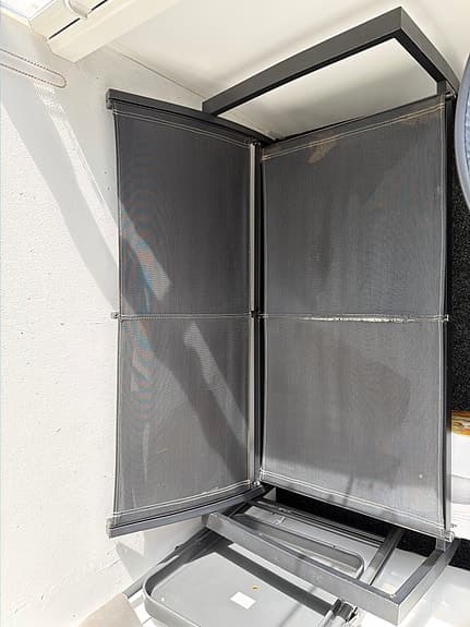 Trädgårdsbänk med ryggstöd svart metall och nätväv