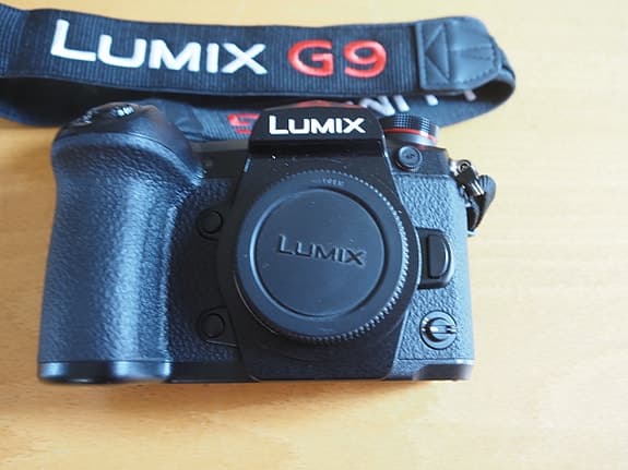 OBS! Oanvänd Panasonic G9, 100 exp, med extra batterigrepp.