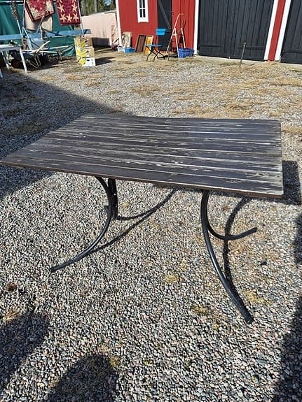 Trädgårdsbord rektangulärt trä och metall brun