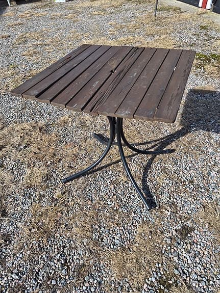 Trädgårdsbord rektangulärt trä och metall brun