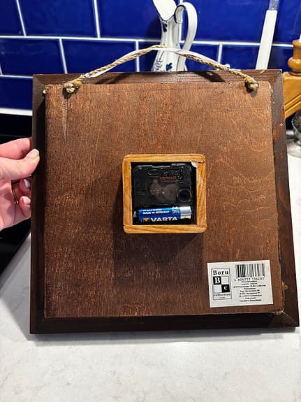 Väggklocka trä brun. Boru Collection. Holland.