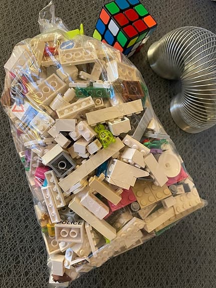 Rubriks kub, slinky och blandat Lego