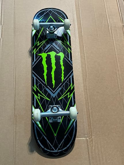 Skateboard Monster Energy