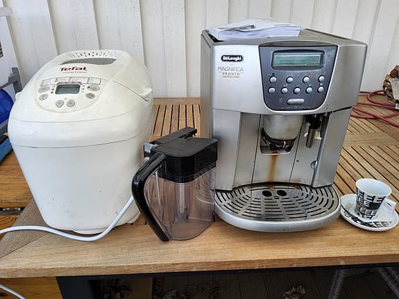 Tefal bakmaskin och De'Longhi kaffemaskin