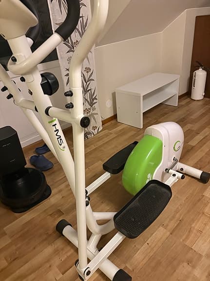 Crosstrainer från HMS (modell H9249) säljes.