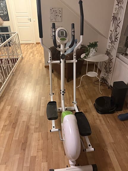 Crosstrainer från HMS (modell H9249) säljes.