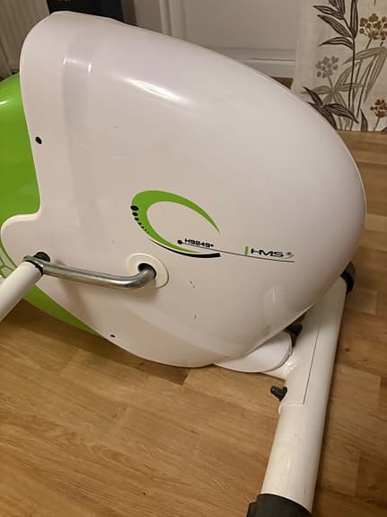 Crosstrainer från HMS (modell H9249) säljes.