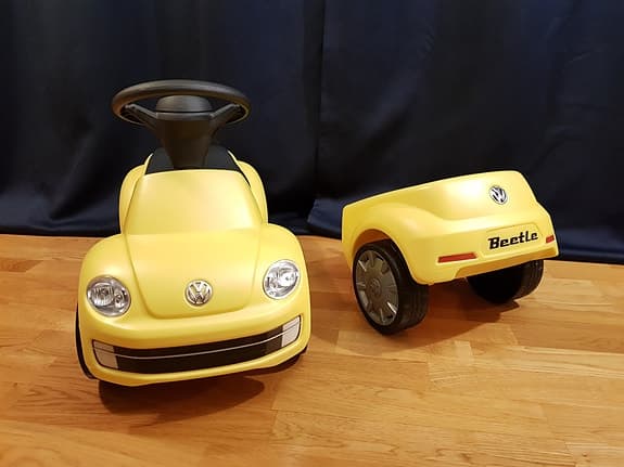 VW Beetle (Bubbla) gåbil / sparkbil med släpvagn, original från Volkswagen, gul