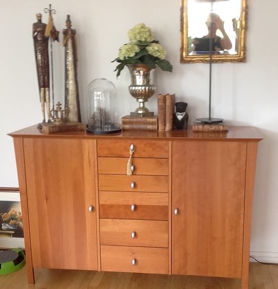 Sideboard/ byrå i körsbär