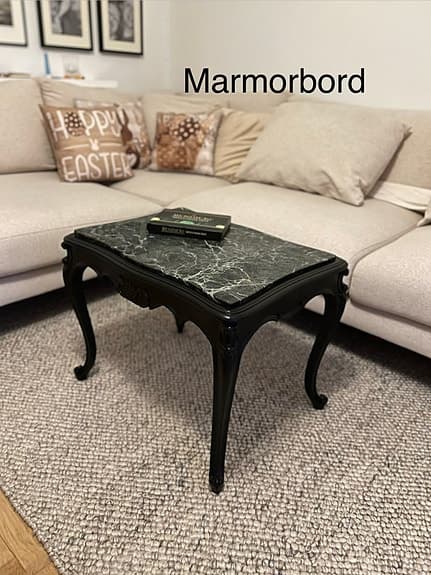 Svart bord med grön marmorskiva