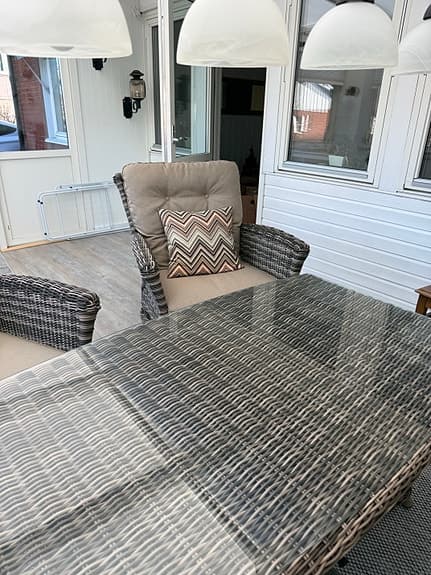 Loungegrupp konstrotting soffa fåtöljer bord beige grå. Nypris 19.000